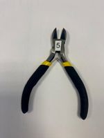 Seitenschneider mit gelbem Akzent Nummer 5