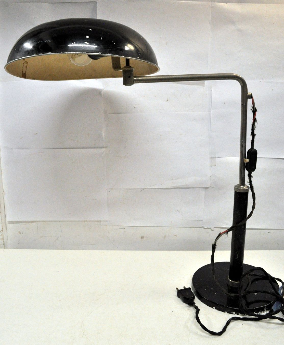 Amba Lampen: Ancienne lampe AMBA à restaurer – Gebraucht aus Neuchâtel von Neuchatel 1