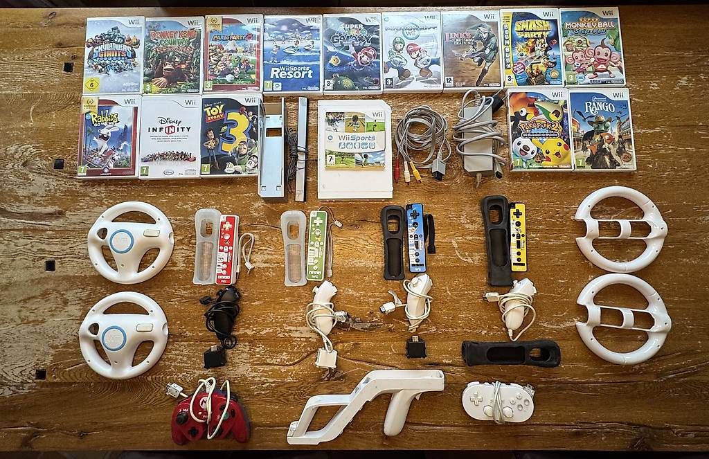 Nintendo Konsolen: Nintendo Wii Set defekt – 15 Spiele, 4 Controller – Gebraucht aus Hinwil von OctoGeek