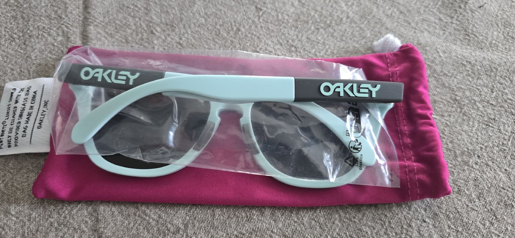 Oakley Occhiali & Lenti: Oakley Frogskins Sonnenbrille – Nuovo e nell'imballaggio originale da Möriken AG venduto da MedicineHat 2