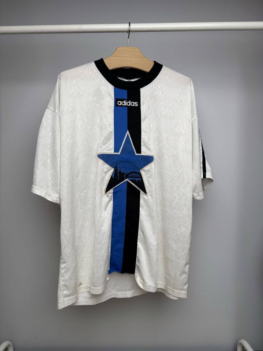 Adidas Canottiere & Pantaloni: Newcastle United 95/96 training shirt – Nuovo (secondo la descrizione) da Baden venduto da Timelessthreads