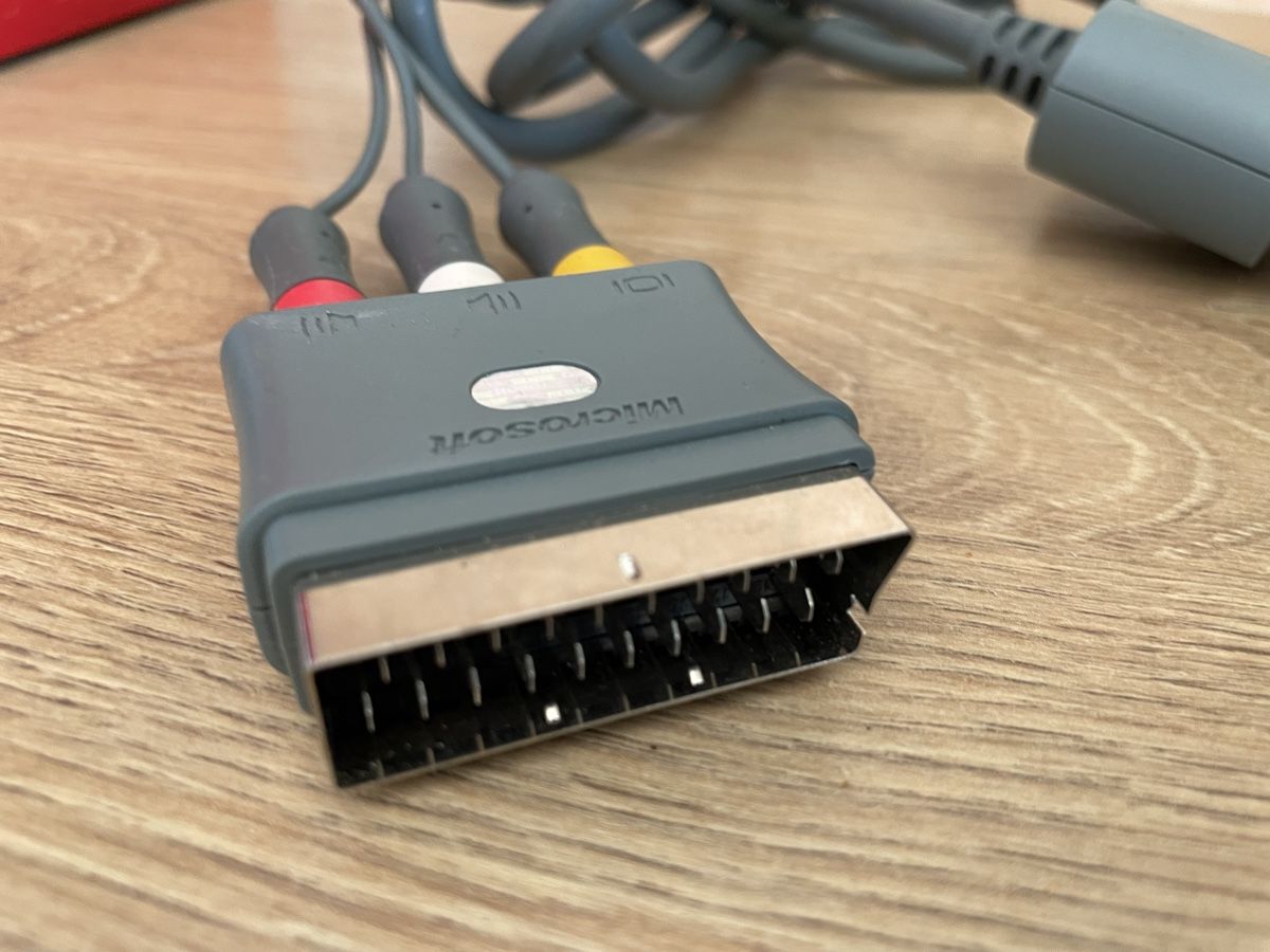 Microsoft Console: Microsoft Xbox 360 - Câble de connexion vidéo  original – Usato da Denges venduto da Ricautomotive 1