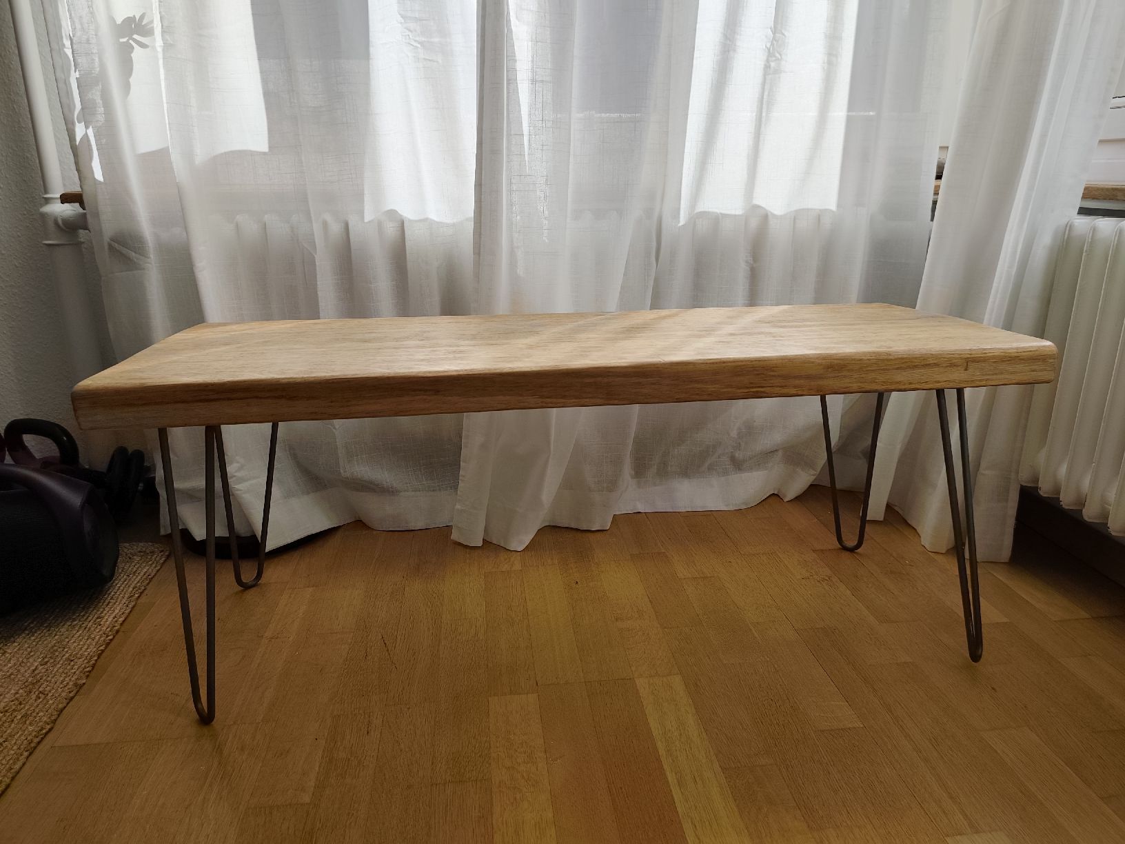 Tische: Holztisch, massive Eiche an einem Stück mit Hairpin Legs – Gebraucht aus Zürich von sofielahanna 4