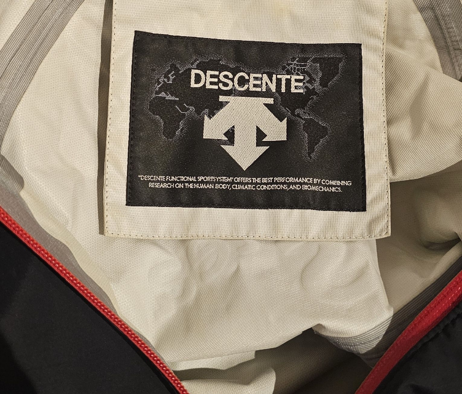 Giacche: Descente Swiss Ski Team Jacke – Usato da Payerne venduto da UpPower 2