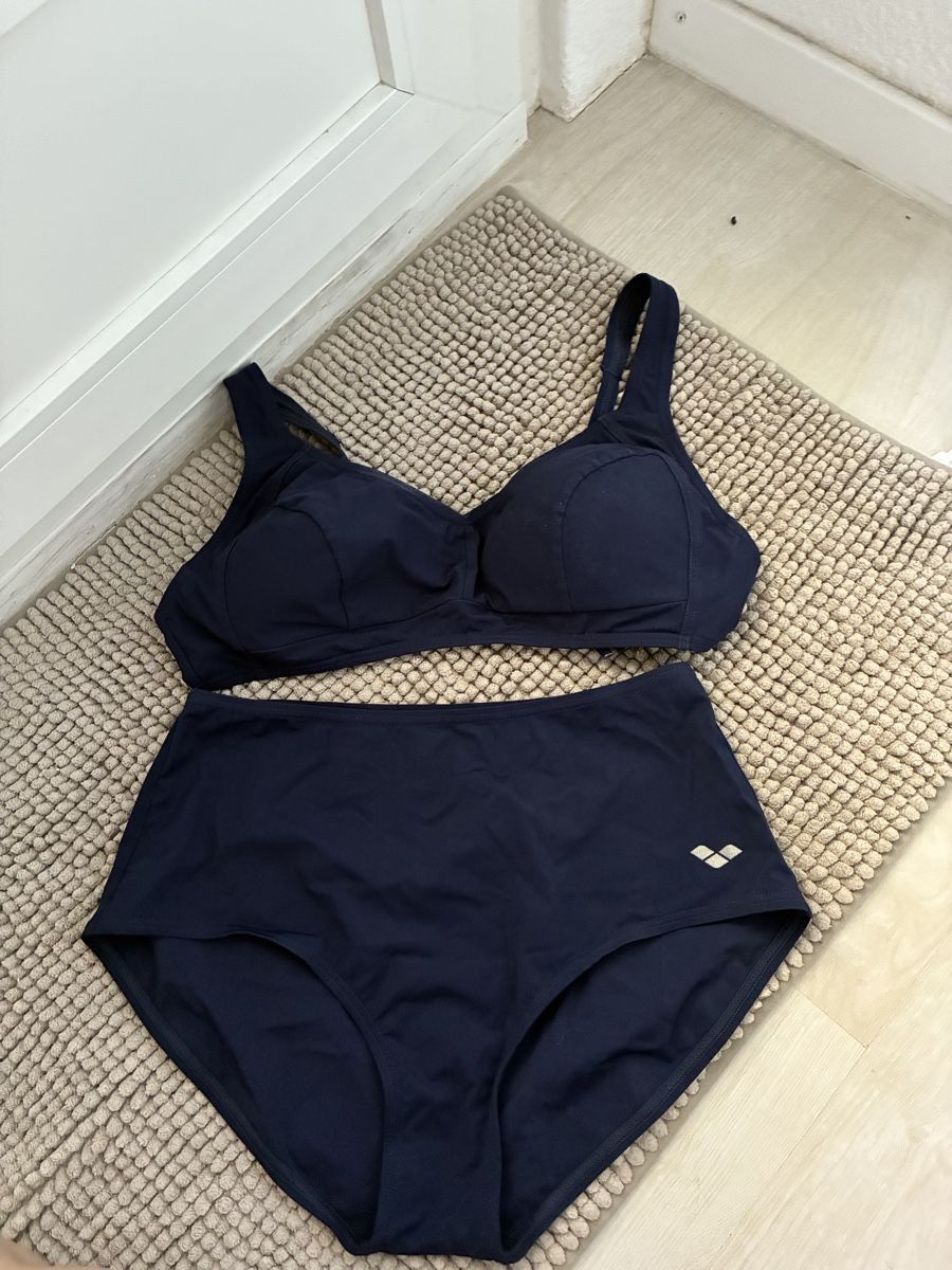 Arena Maillots de bain & Bikinis: Hoch geschnittenes Bikini arena Gr 38 – D'occasion à Jona par Brigitte84
