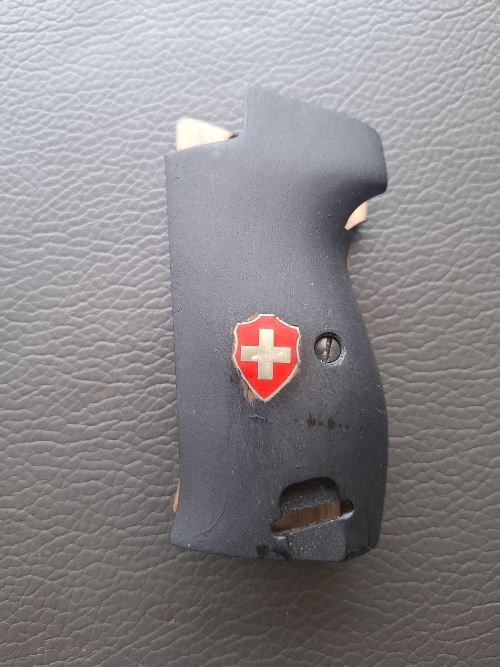 Articoli in legno: Nussbaum Griffschalen für Sig P210 Gebraucht!! – Usato da Rothrist venduto da griffe