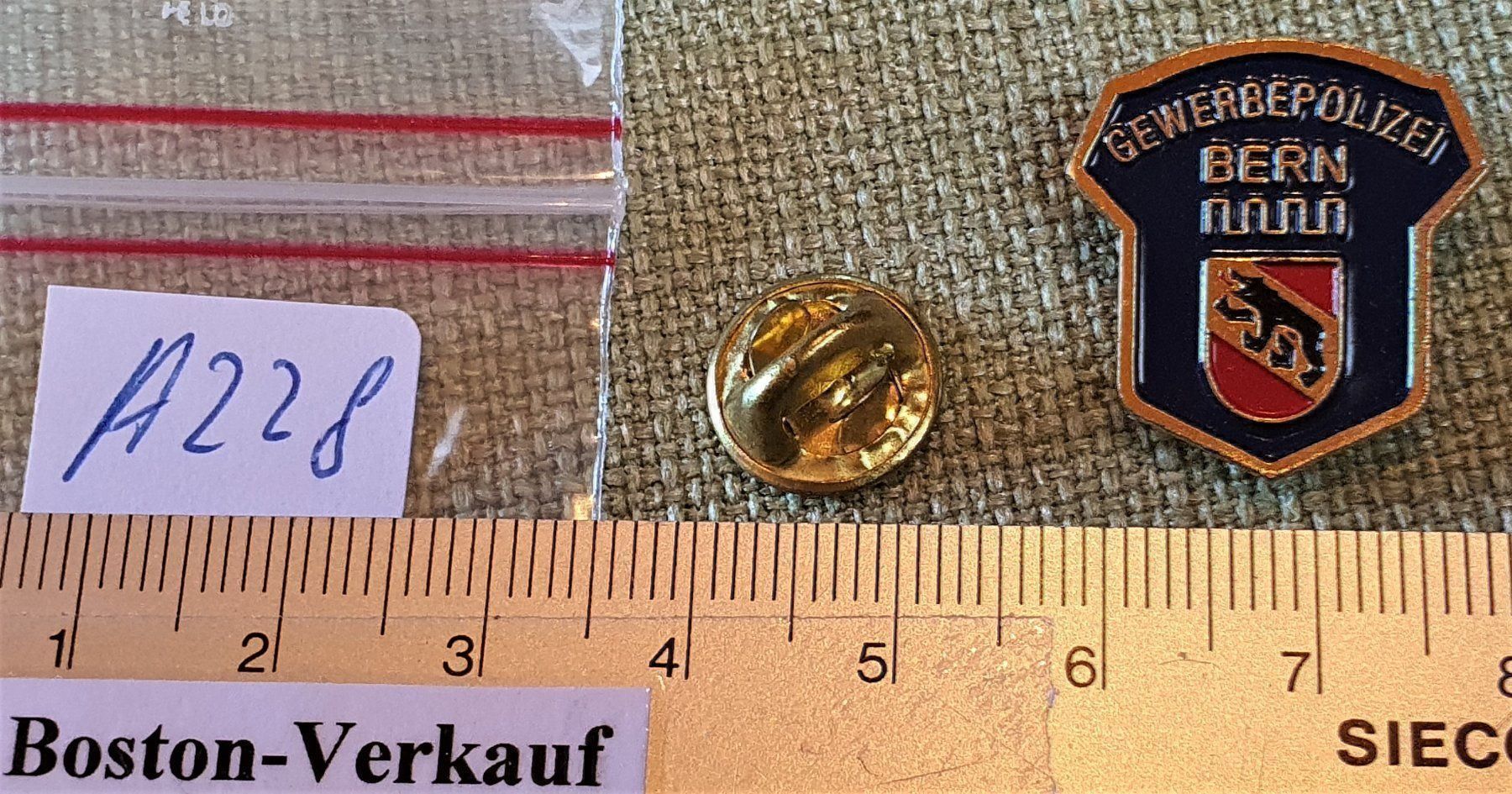 Placchette & Badge: H228 - Pin Gewerbepolizei Bern – Usato da Reinach BL venduto da Boston-Verkauf 1