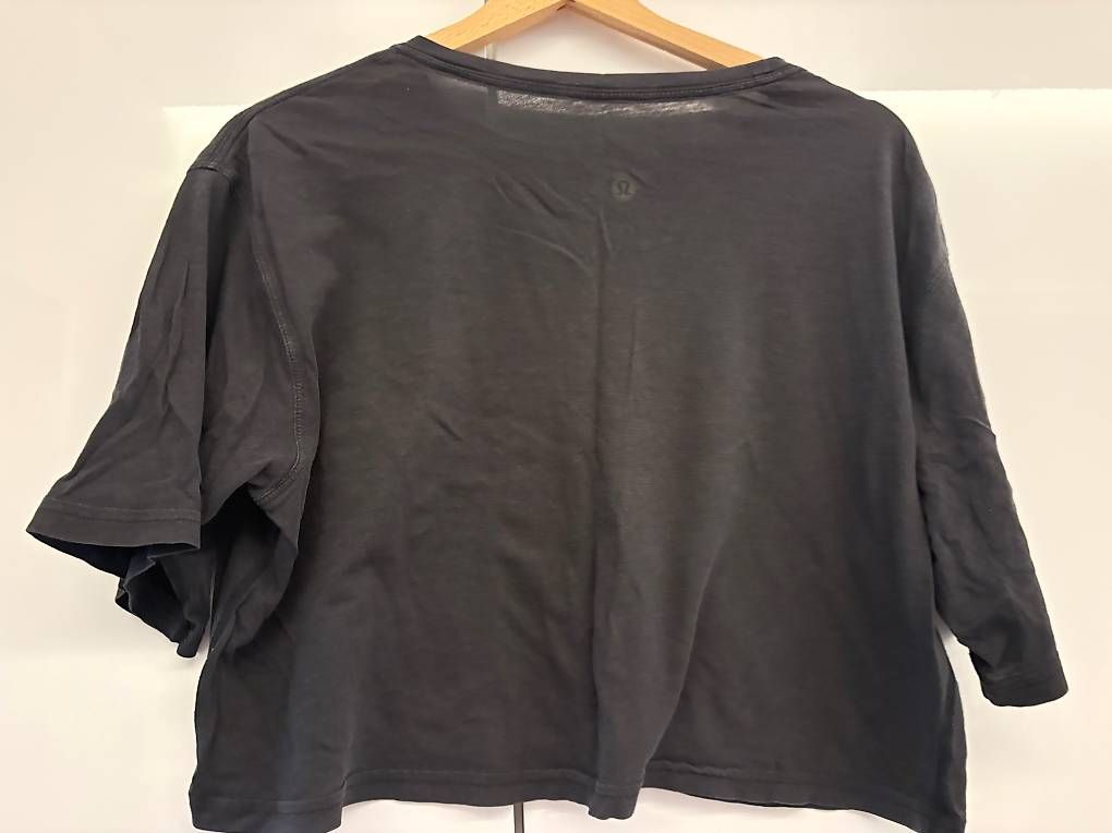 Lululemon T-shirt: Lululemon Cropped Shirt – Usato da Zürich venduto da sho_9b69 3
