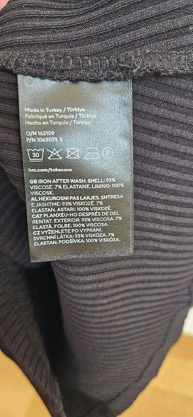 H&M Top: H&M Top Grösse S schwarz gerippt – Usato da Rombach venduto da ThriftBetter 3