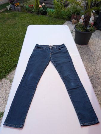 Levi's Damen Jeans, Grösse 31, Dunkelblau, Elastan