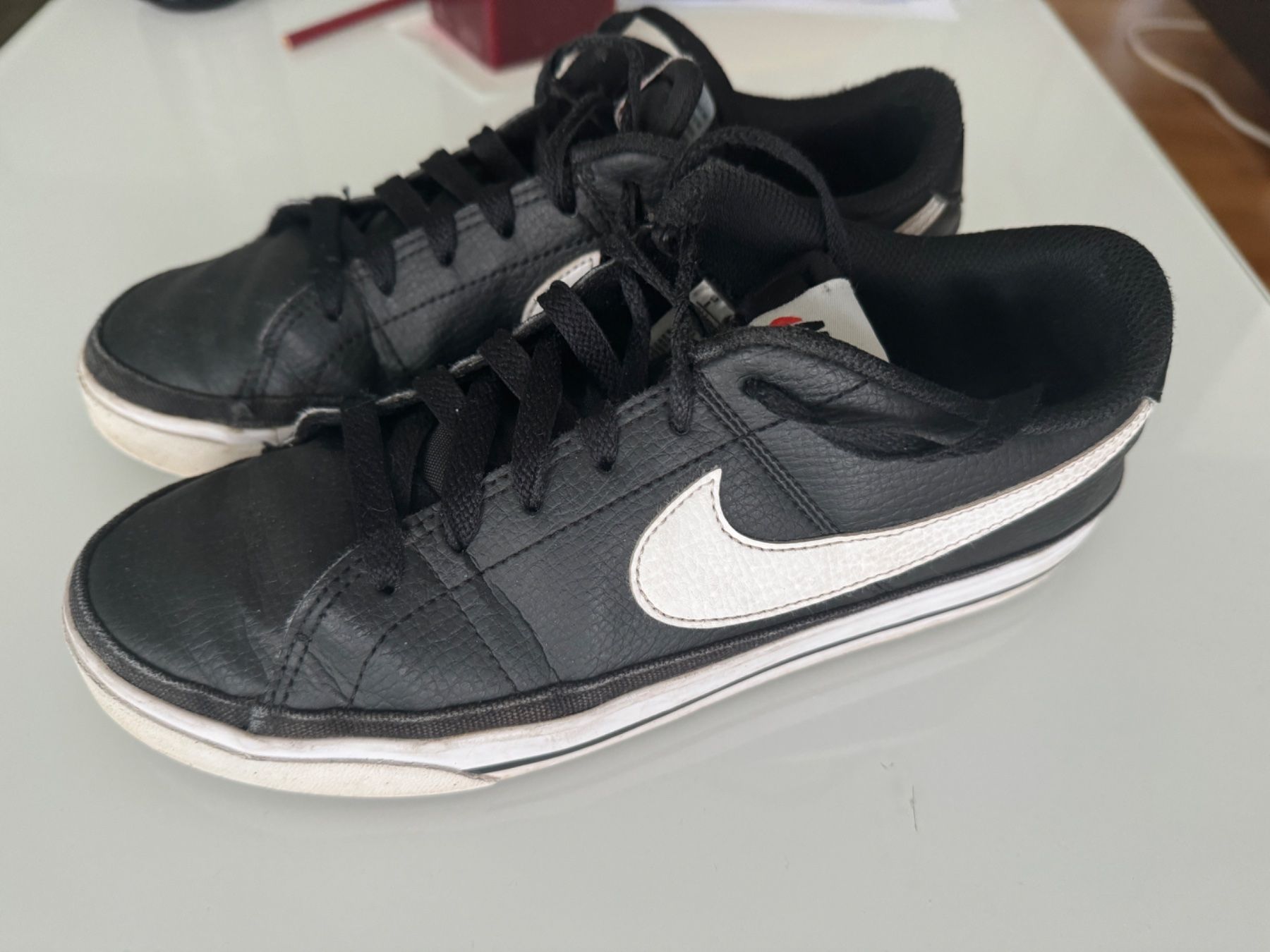 Nike Scarpe per ragazzi: Nike Schuhe Grösse 39 – Usato da Sursee venduto da k12g223