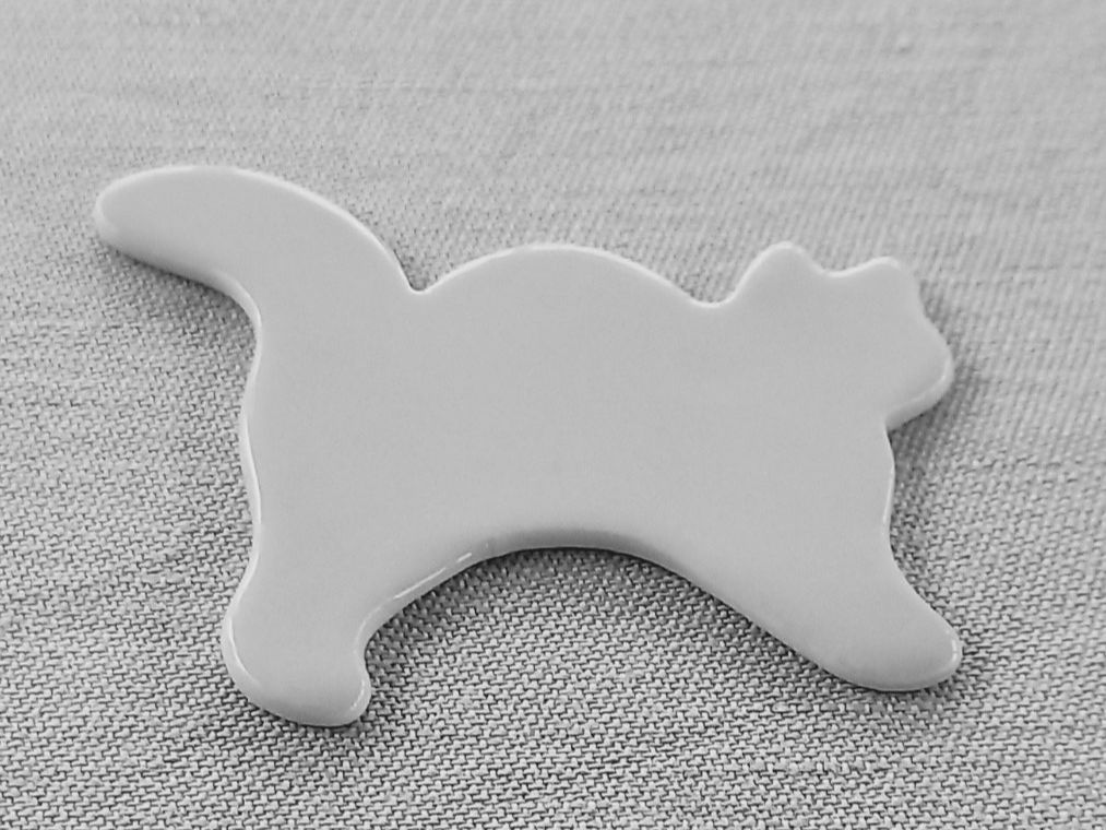 Statuette: Flache Porzellan Katze – Nuovo e nell'imballaggio originale da Winistorf venduto da acreativ 1