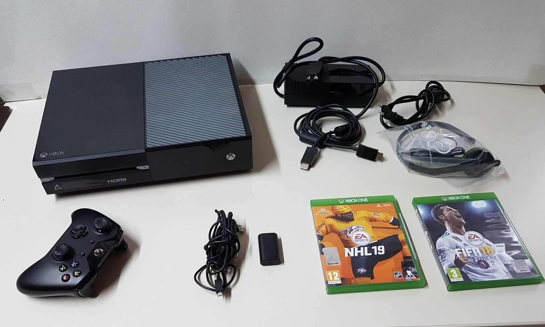 Microsoft Console: Xbox One Konsole mit zubehör – Usato da Schüpfheim venduto da Games_Spielkonsolen