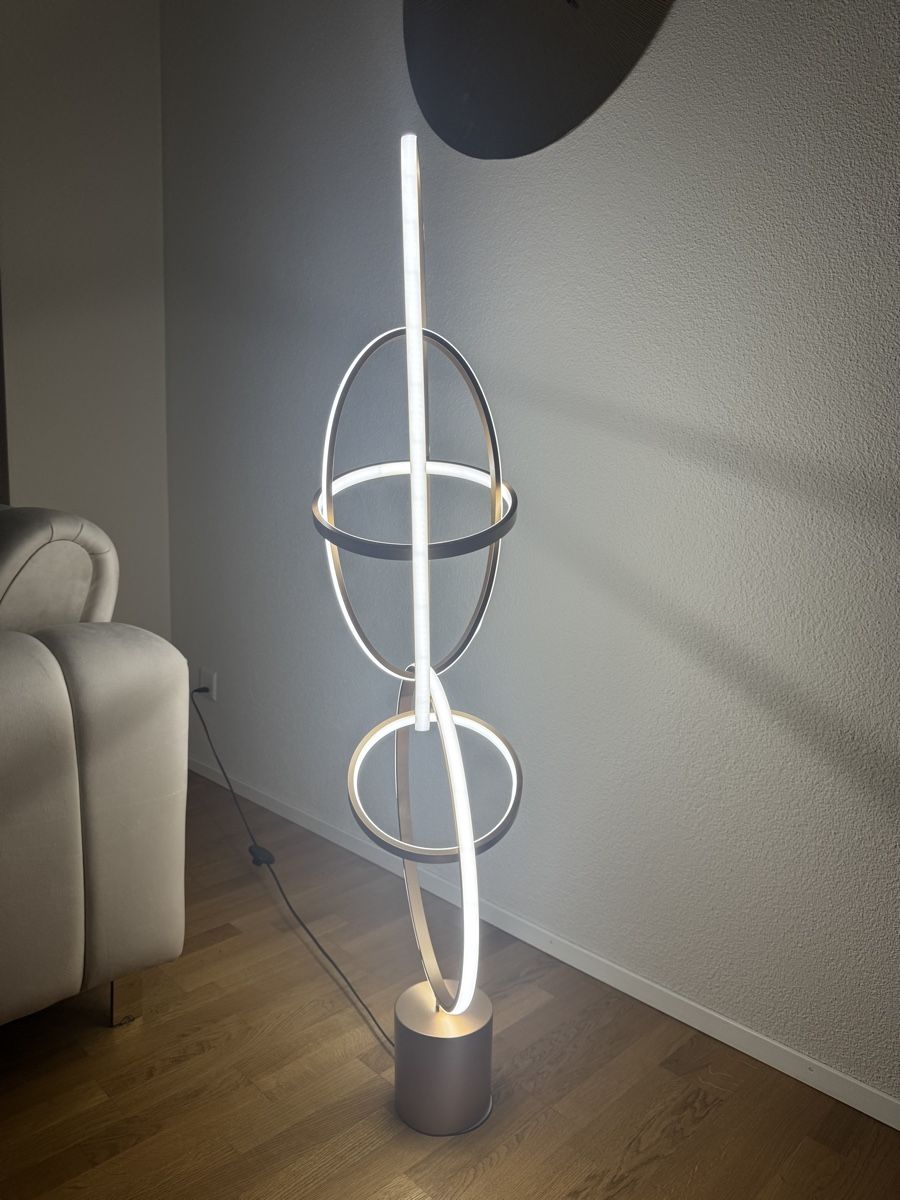 Lampade: Moderne Stehlampe Ringleuchten, top Zustand. – Usato da Bülach venduto da HB_8 1