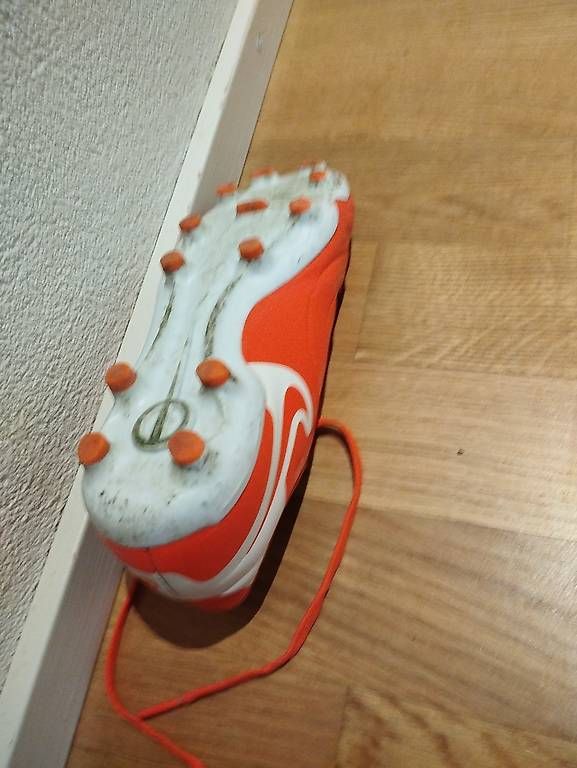 Scarpe da uomo: Nike Fussballschuhe Gr. 33 – Usato da Niederurnen venduto da sig_h5qw 1