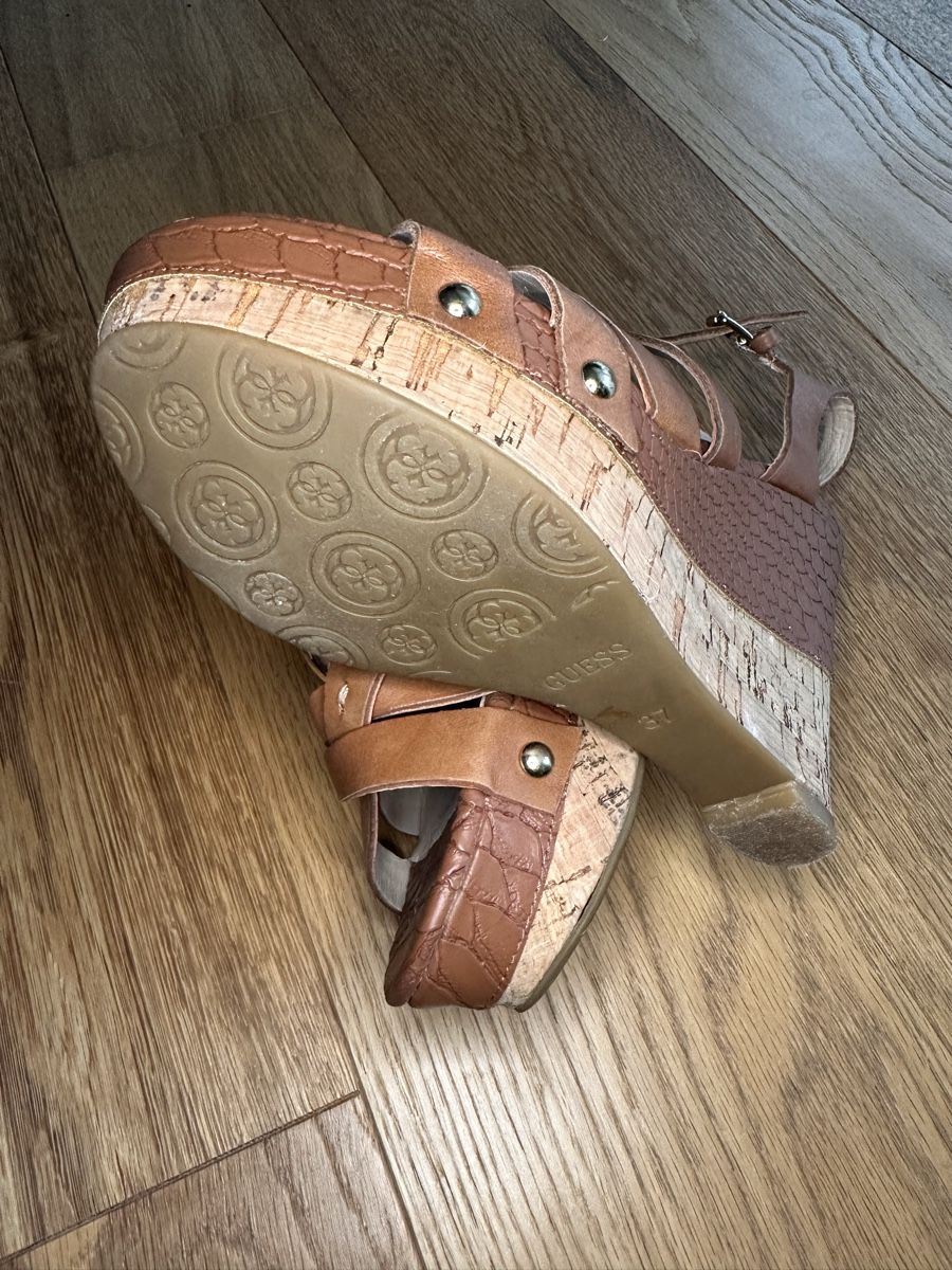 Guess Scarpe da donna: Guess Sandale Gr 37 – Nuovo (secondo la descrizione) da Pfaffhausen venduto da Klaras_second_hand 2
