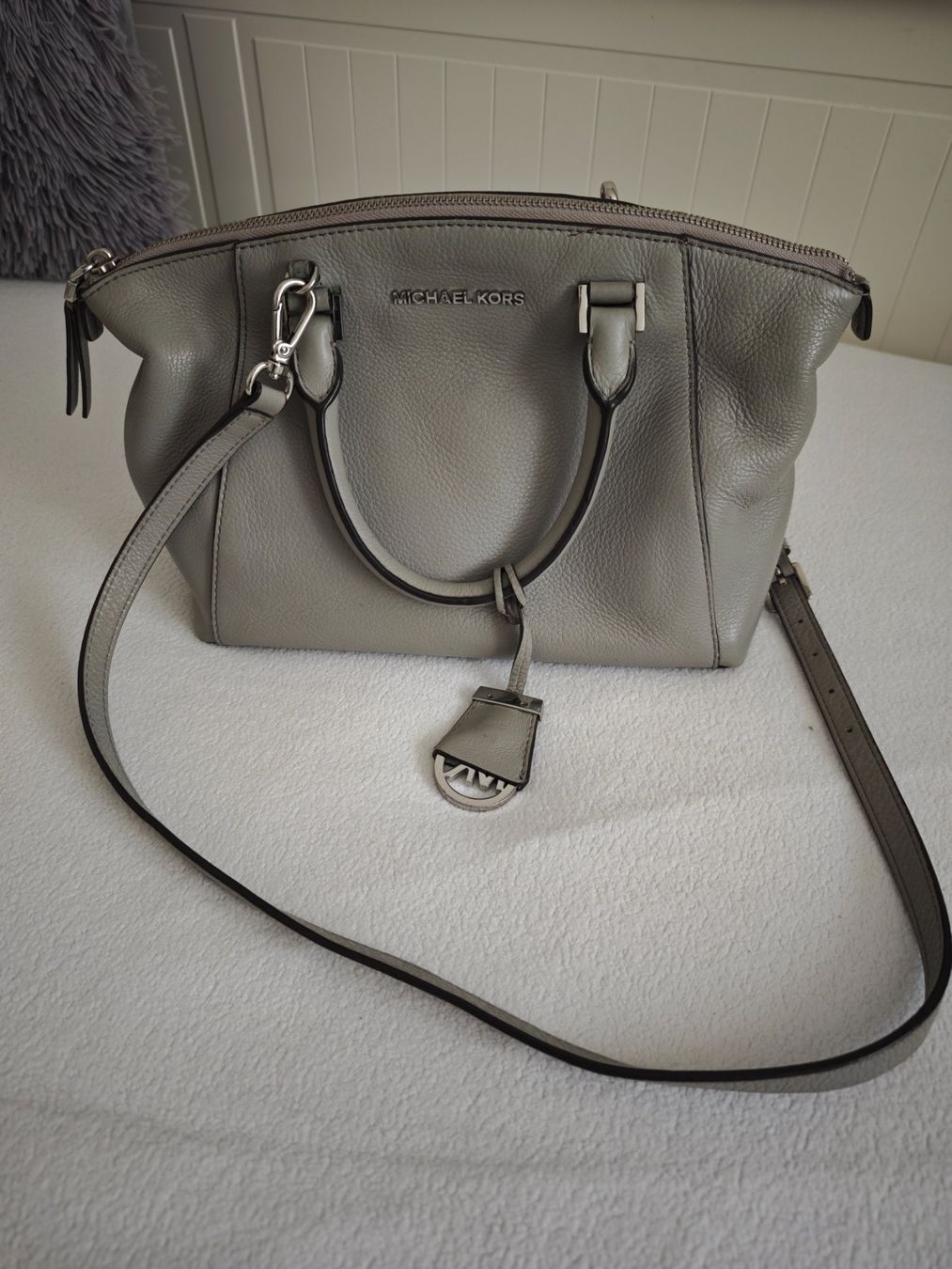 Michael Kors Borse da donna: Elegante Michael Kors Handtasche, Grau – Usato da Gunzgen venduto da 0Aurin0