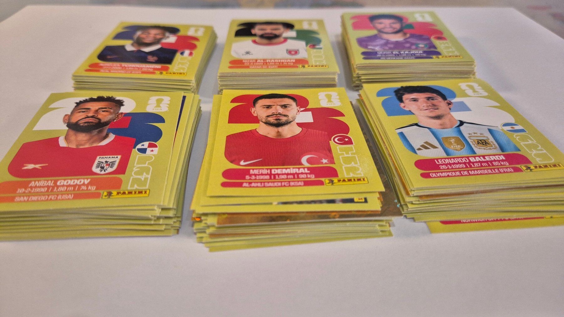 Panini Carte collezionabili: 234× Paninis 2026 mit vielen Wappen dabei – Usato da Uznach venduto da DeNois 2