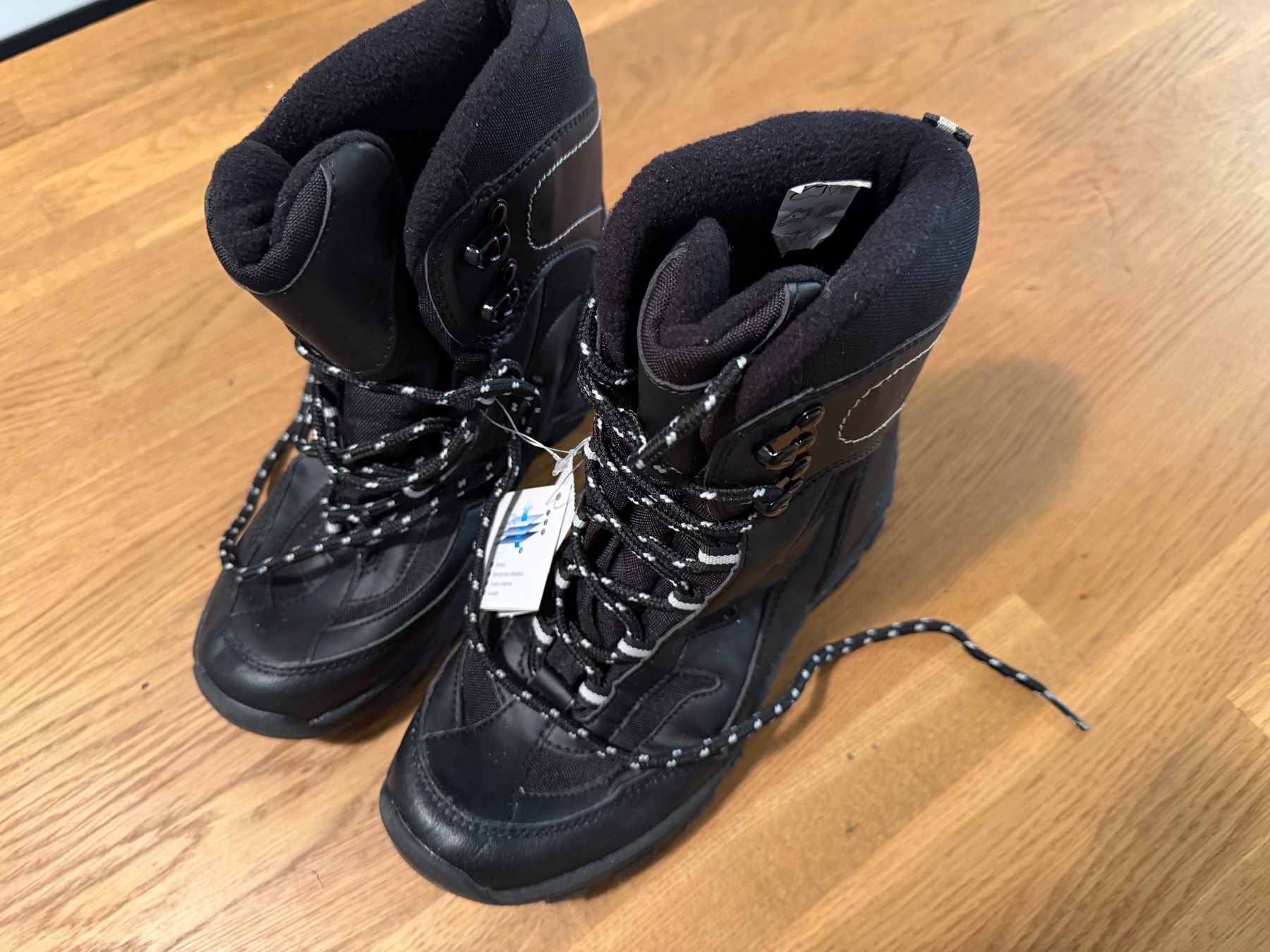 Scarpe da donna: Neue Winterstiefel Grösse 36/37 – Nuovo (secondo la descrizione) da Bettlach venduto da Tradenet100