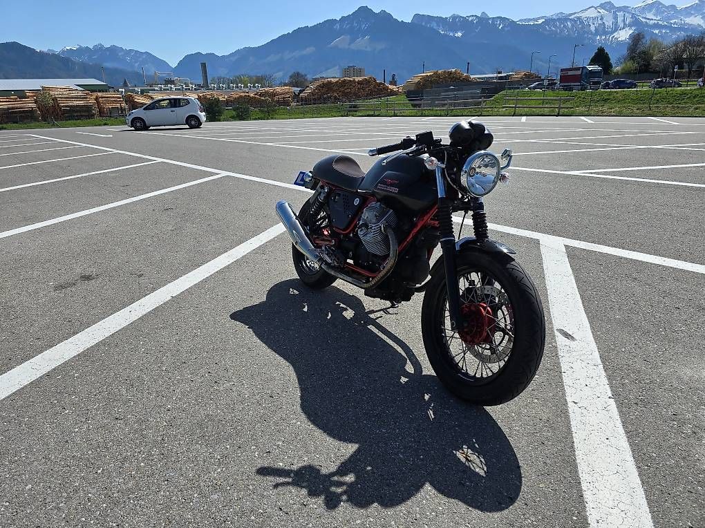Strasse: Moto Guzzi V7 Racer 2011  15535 km  – Gebraucht aus Bulle von sam_5p9l