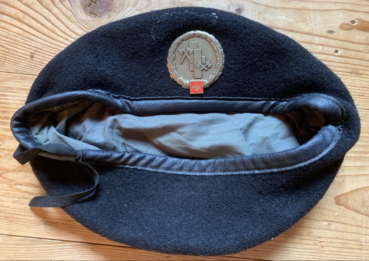 Schweizer Armee Copricapi, berretti & cappellini: 3 Beret der CH Armee – Usato da Goldingen venduto da Bergler012 2