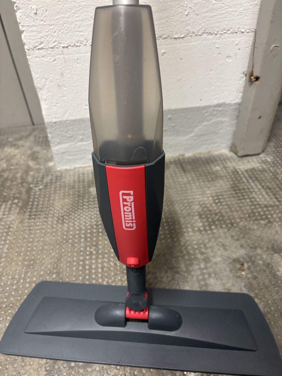 Altro in Apparecchi per la pulizia: Spray Mop for Spring Cleaning - Gently Used & Ready to Shine – Usato da Basel venduto da anw_kks6 2