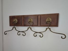 Wandgarderobe mit drei Kleiderbügeln Messing gebraucht