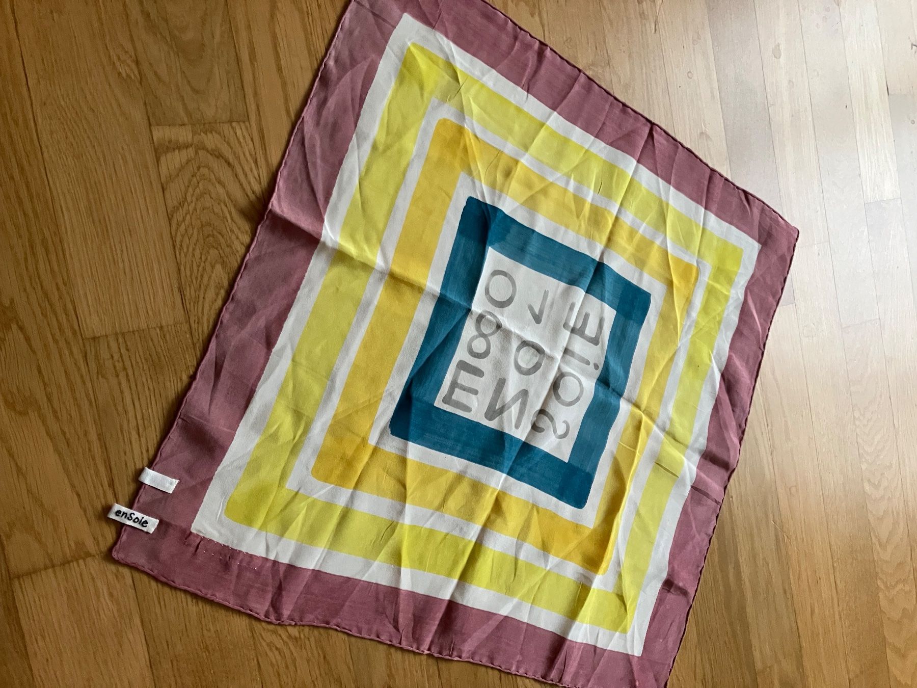 Ensoie Foulard & Sciarpe: En soie foulard – Usato da Spreitenbach venduto da schwarzerhase70