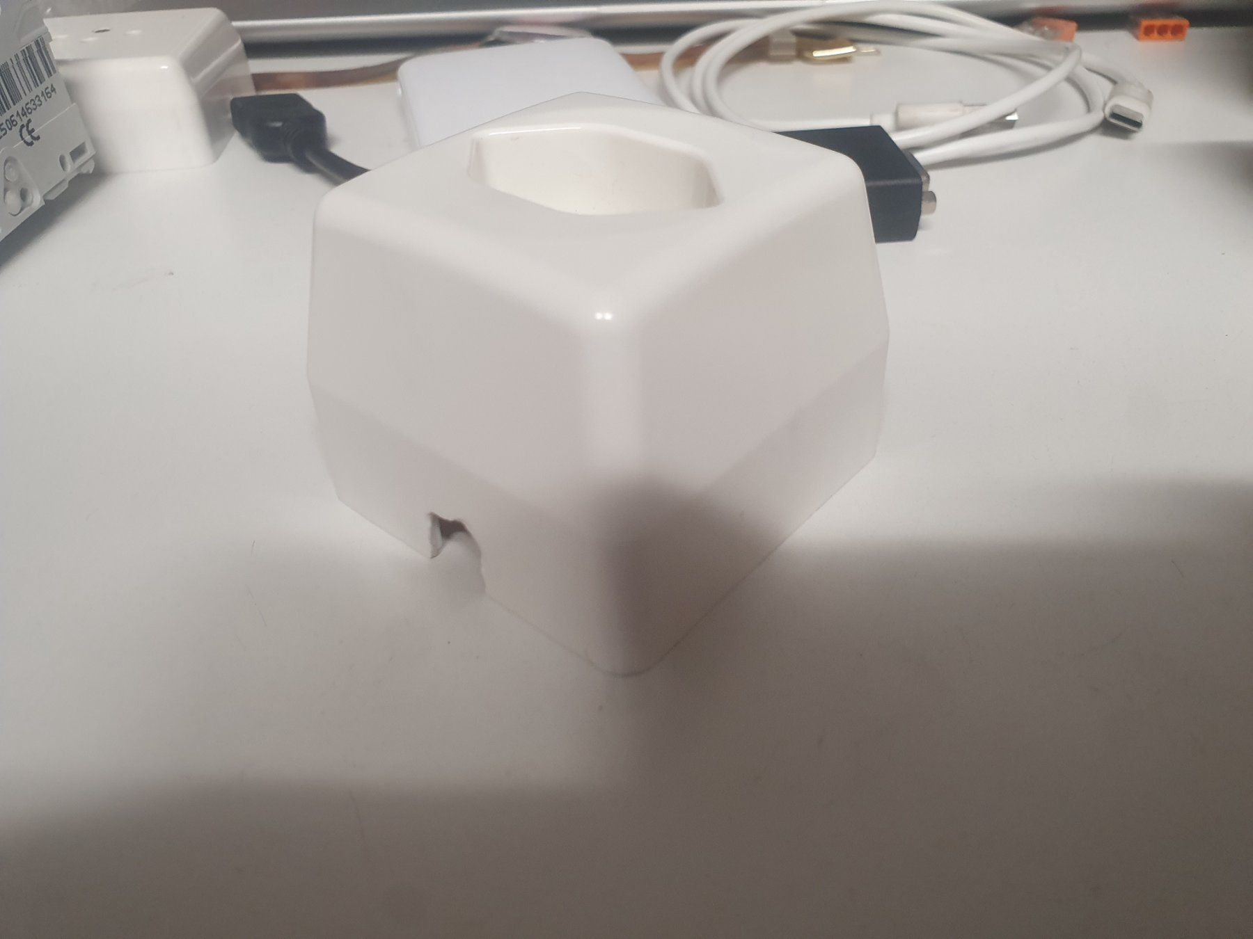 Spine: AP Steckdose T13 Weiss Standard – Usato da Zürich venduto da Alibaba1234 5