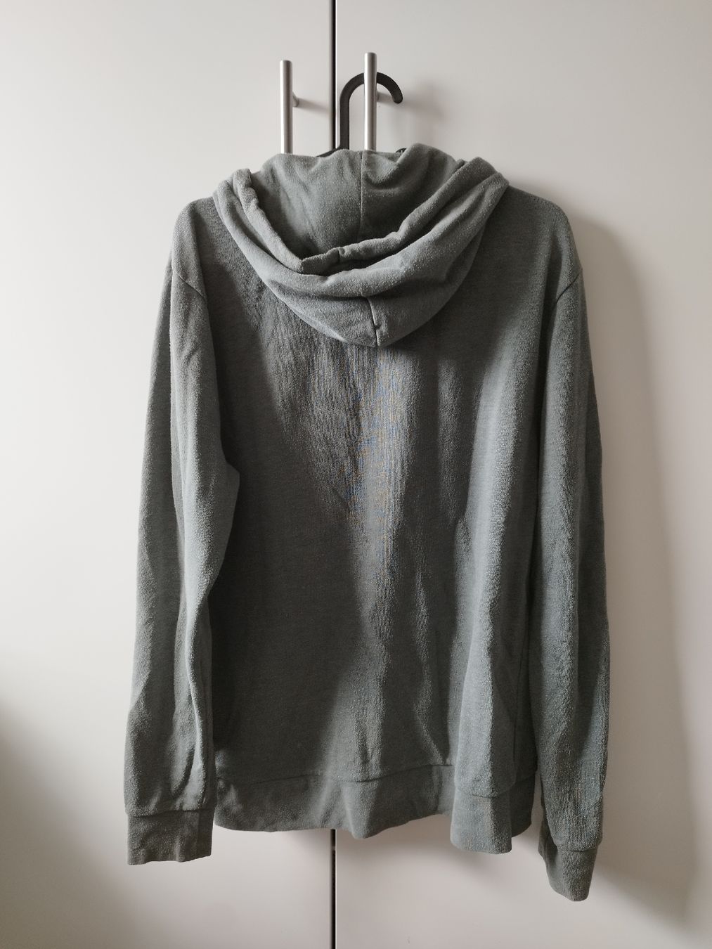 Jacken: Grau / Grüner Herren Kapuzenpullover Gr. M – Gebraucht aus Bremgarten AG von Annikaouh 1