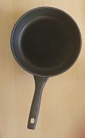 Poêle  en fonte antiadhésive idéale pour la cuisine d'automn