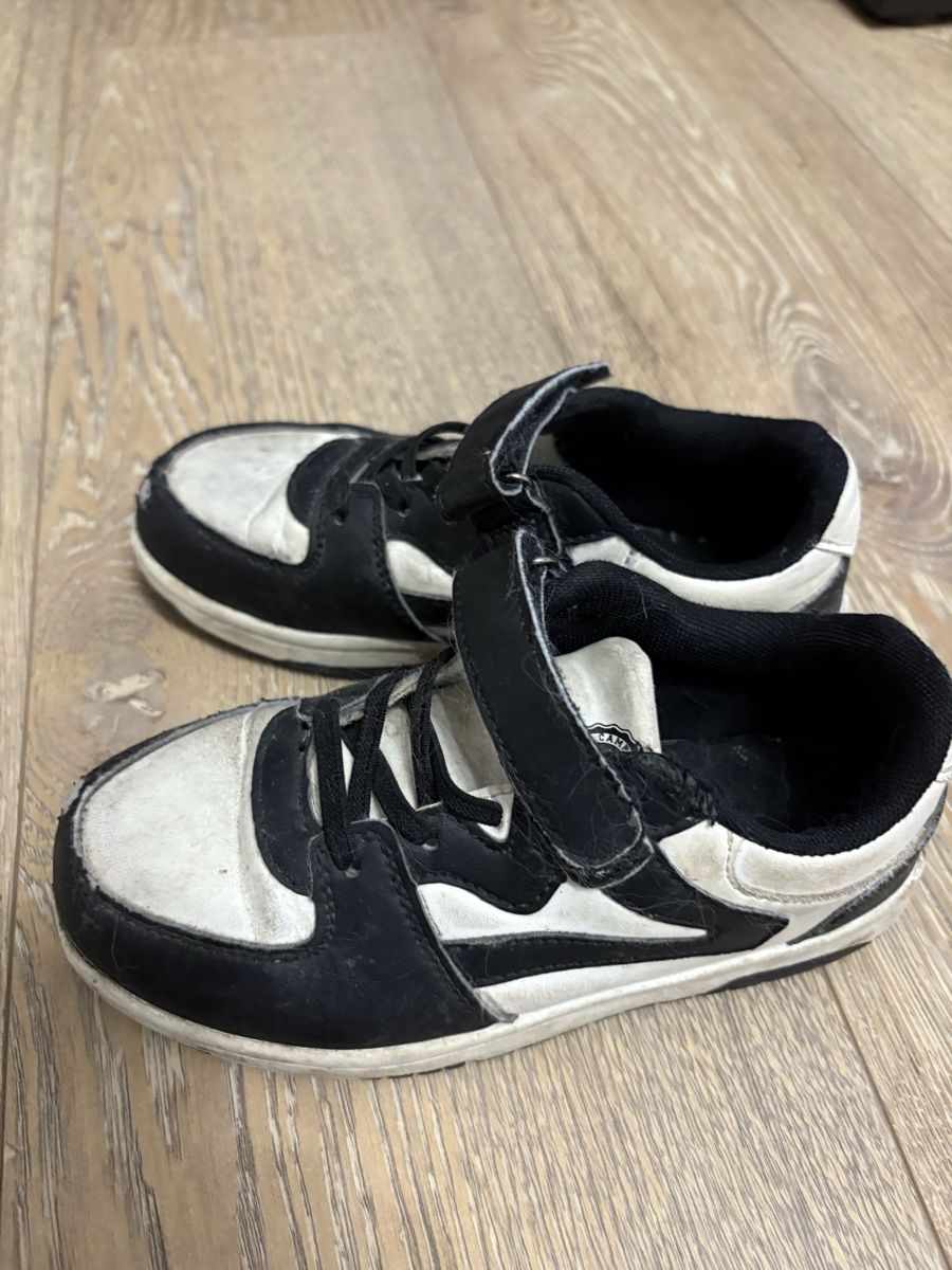 Schuhe für Jungen: Chaussures t.30 – Gebraucht aus Yverdon-les-Bains von Livia.vtier 1