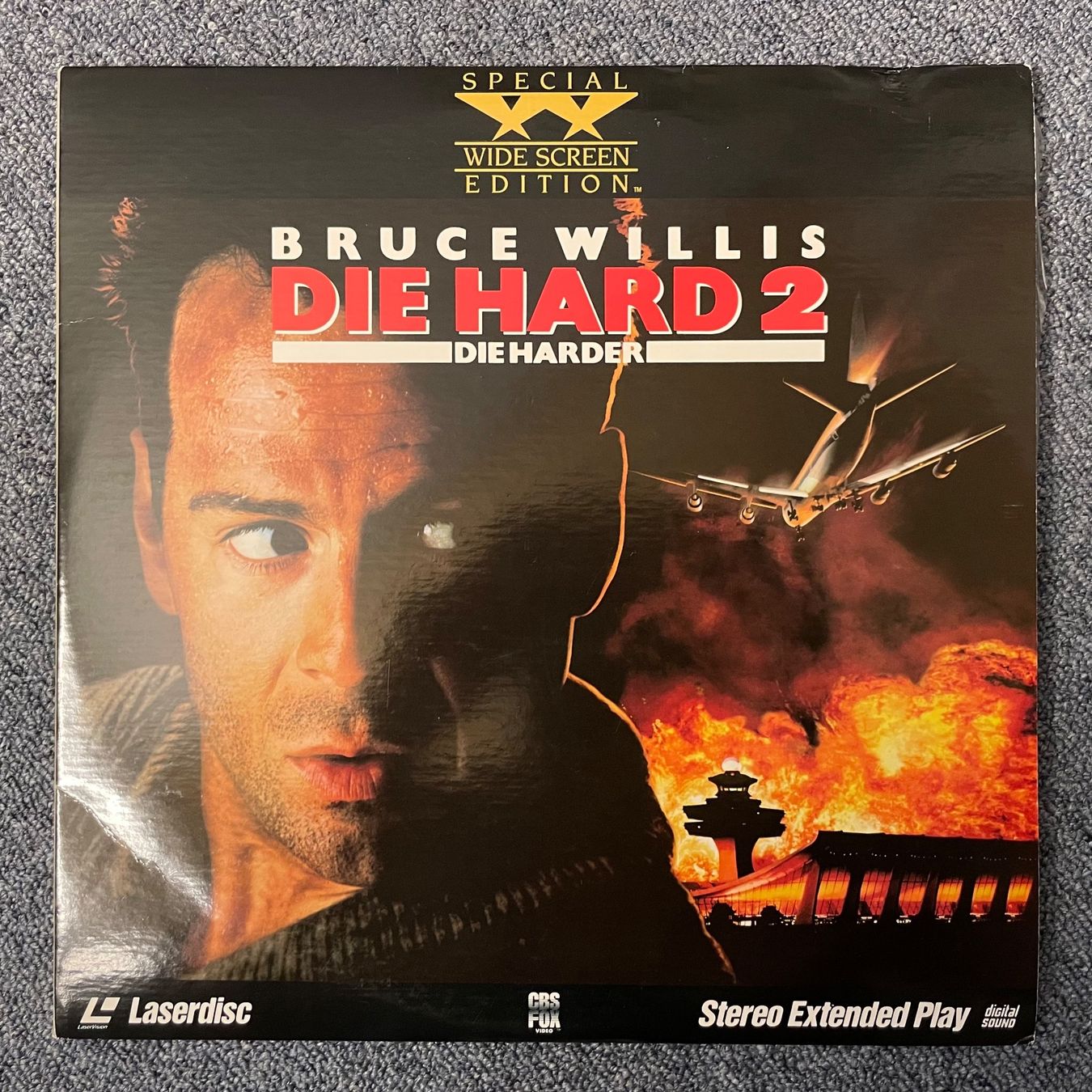Tutti i DVDs: Bruce Willis: DIE HARD 2 - LASER DISC - Engl. – Usato da Stans venduto da Brode
