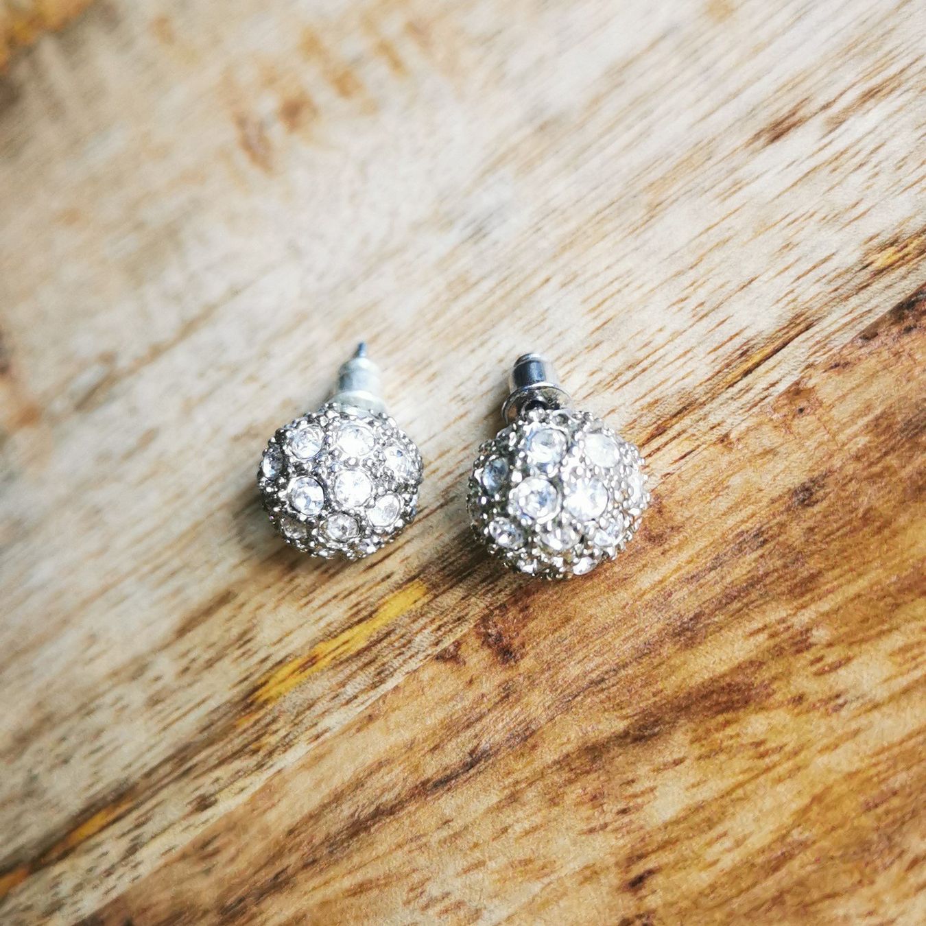 Ohrringe & -stecker: Runde Ohrstecker mit Zirkonia Strass-Steinen – Gebraucht aus Wettingen von JasminL92-3 1