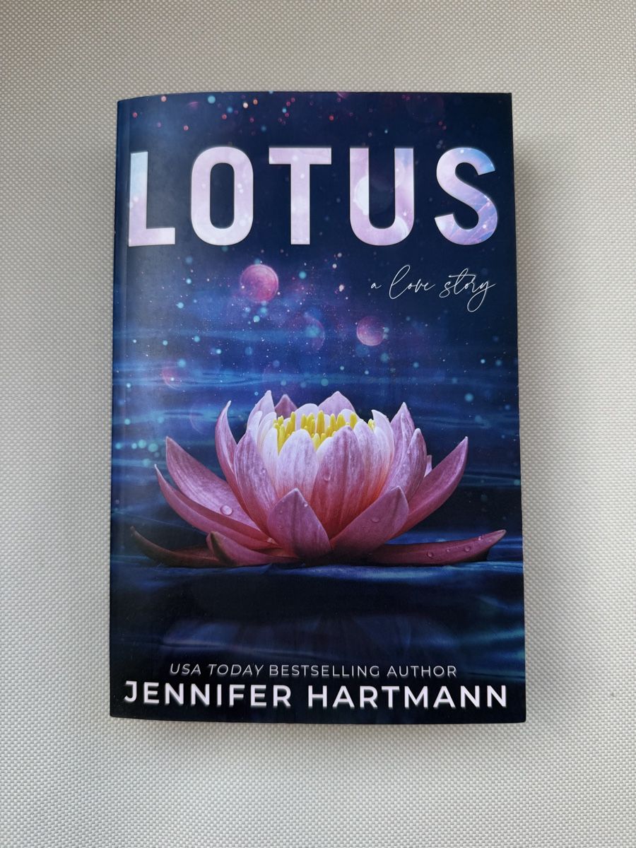 Bücher: Lotus - Jennifer Hartmann – Neu (gemäss Beschreibung) aus Bern von joannnne