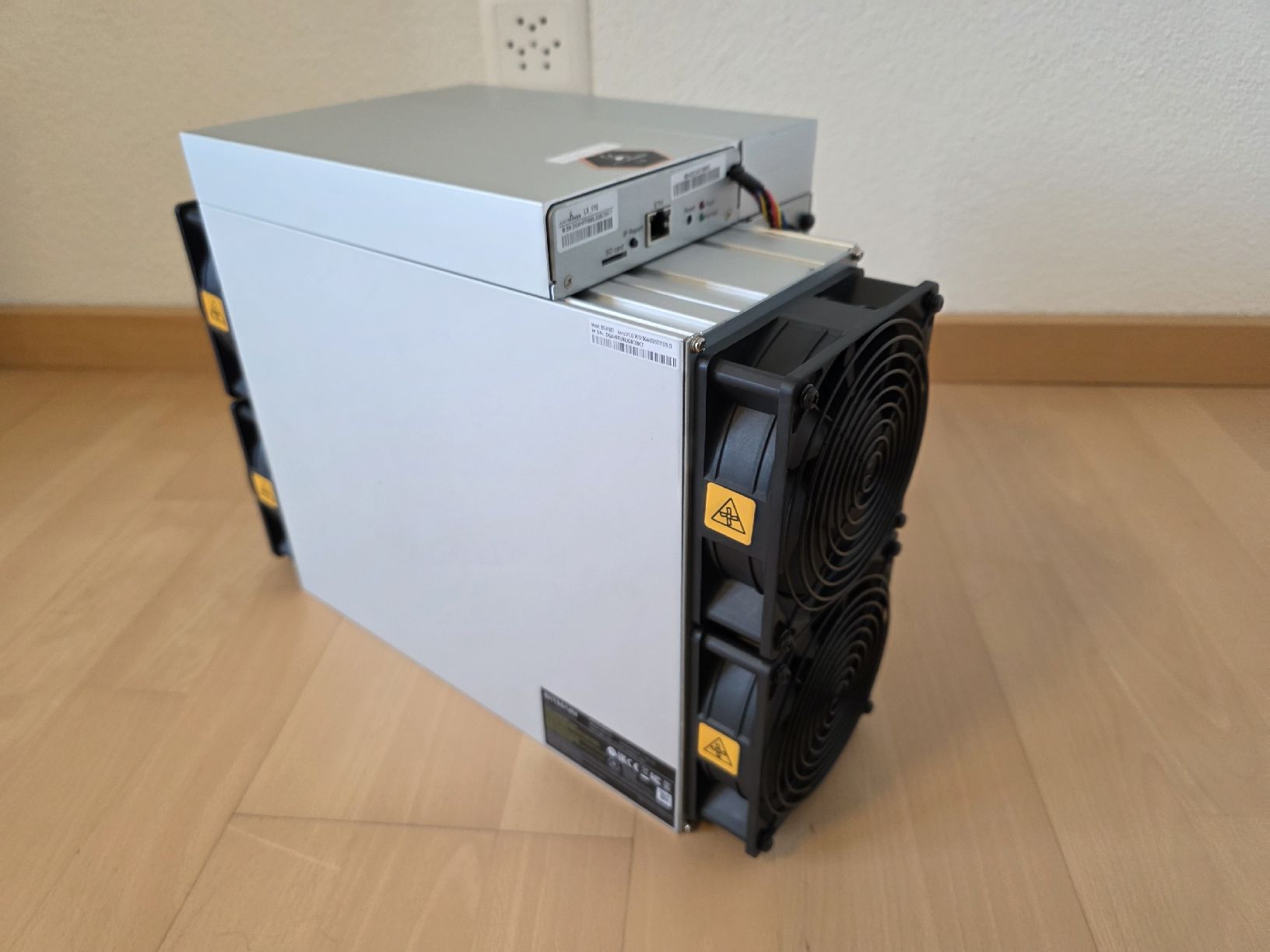 Bitmain Coin Miner: Bitmain Antminer L9 17G – Usato da Rothrist venduto da network289 1