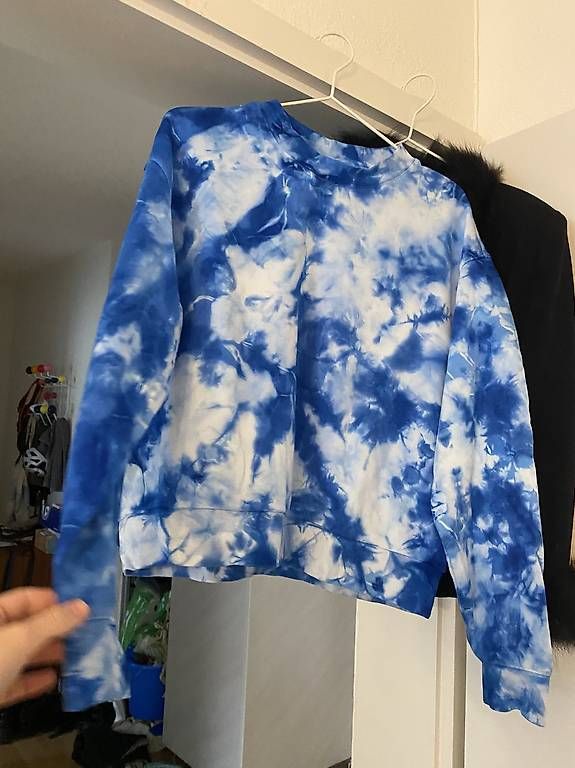 Weekday Pullover & Sweatshirts: Sweater blau Batik Pullover dunkelblau – Gebraucht aus Bern von n-dine 2