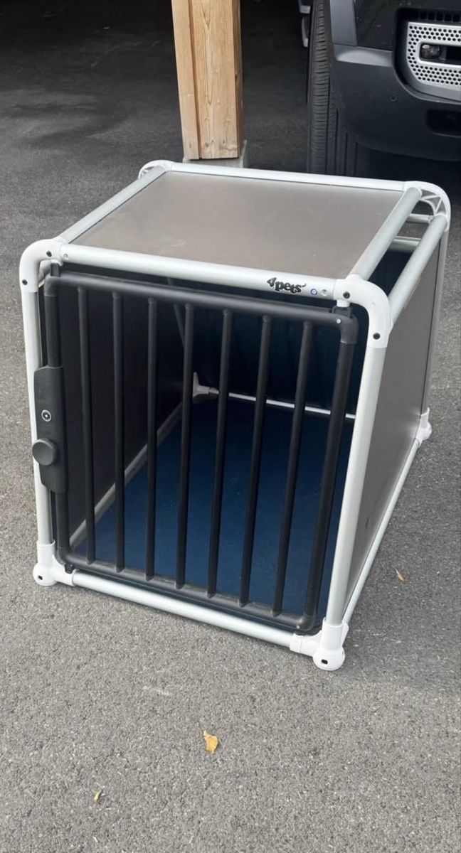 4pets Gabbie, trasporto & Sicurezza: 4pets Hundebox fürs Auto Aluminium Medium – Usato da Altendorf venduto da ilikeMuffin 1