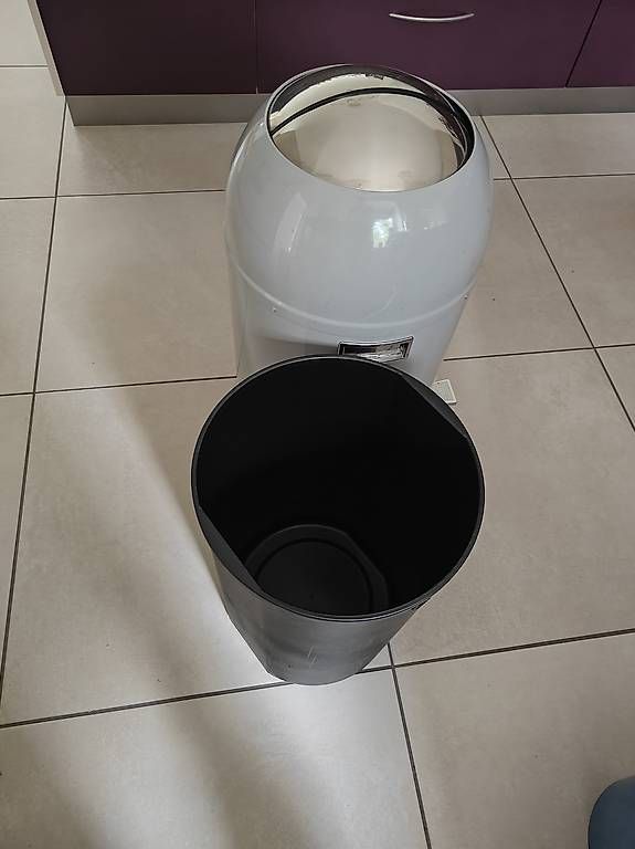 Poubelles: Wesco Kickmaster 33L – D'occasion à Gelterkinden par magicmouse79 1