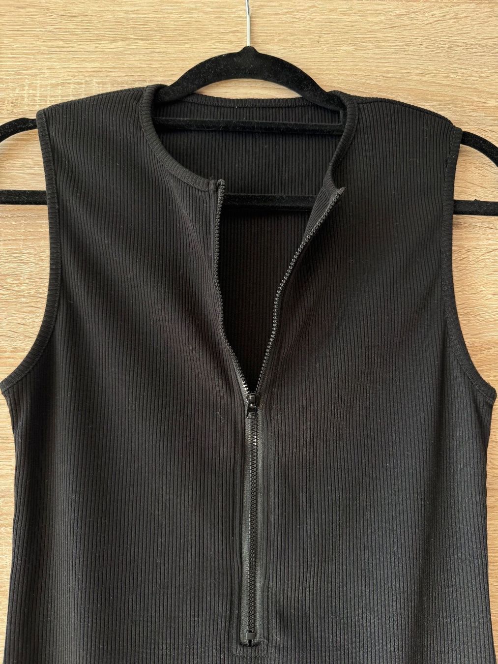 Robes: Robe noire sporty – Neuf (Voir description) à Montreux par Izapeche811 1
