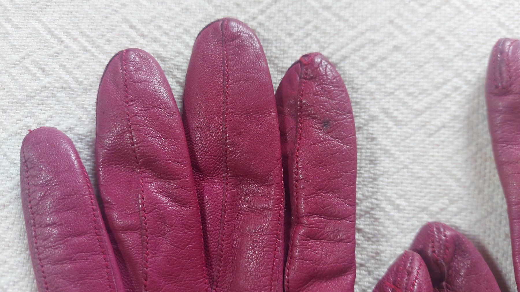 Guanti & manicotti: Elegante, dunkelviolette Damenhandschuhe – Usato da Winterthur venduto da ugahugah 3