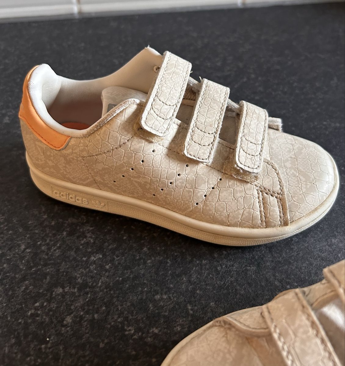 Adidas Scarpe per ragazzi: Baskets Adidas Stan Smith enfant t.29, motif python scratch  – Usato da Carouge GE venduto da Emilynette 3