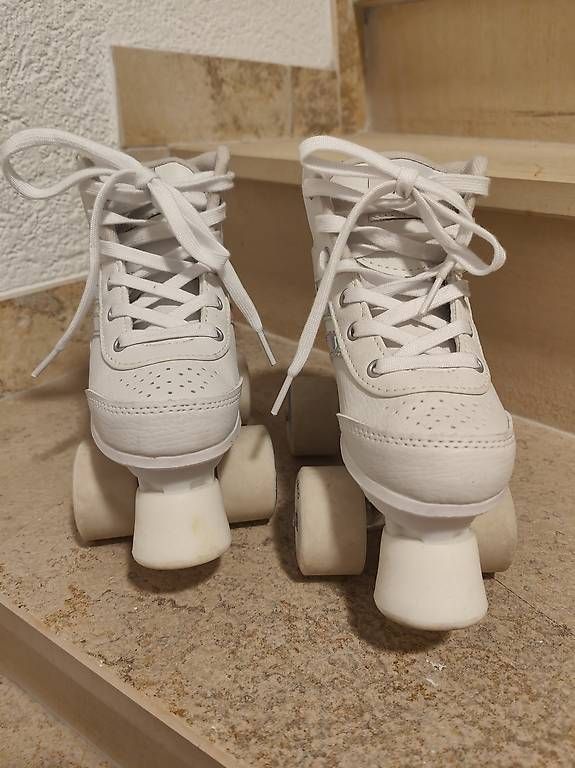 Pattini in linea & Pattini a rotelle: Rollschuhe  – Usato da Veltheim AG venduto da Di.N.C.G 1