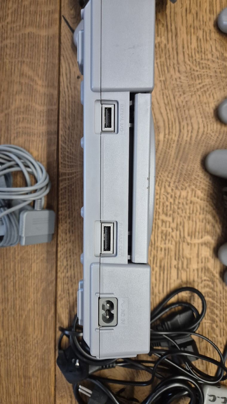 Sony Consoles: Sony PlayStation 1 mit 4 Kontroller – D'occasion à Busswil TG par one123 5