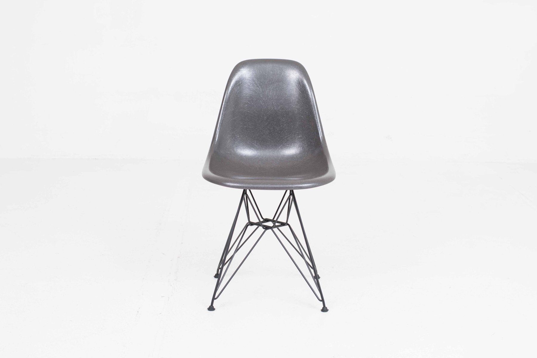 Vitra Sedie: Vitra Fiberglass Side Chair DSR - Eames - Elephant Hide Grey – Usato da Zürich venduto da STUZH38 4