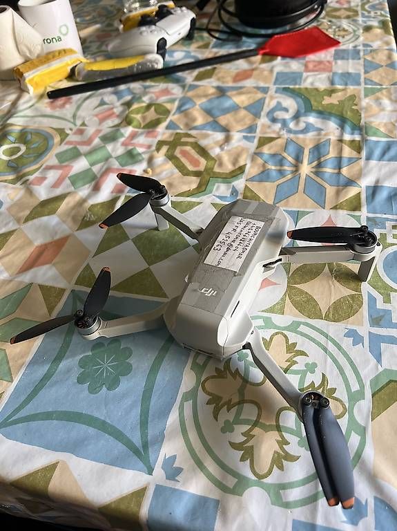 DJI Modellismo RC: DJI Mini 2 SE  Kit Fly More complet  Très peu utilisé – Usato da Montherod venduto da bou_qq6t 1