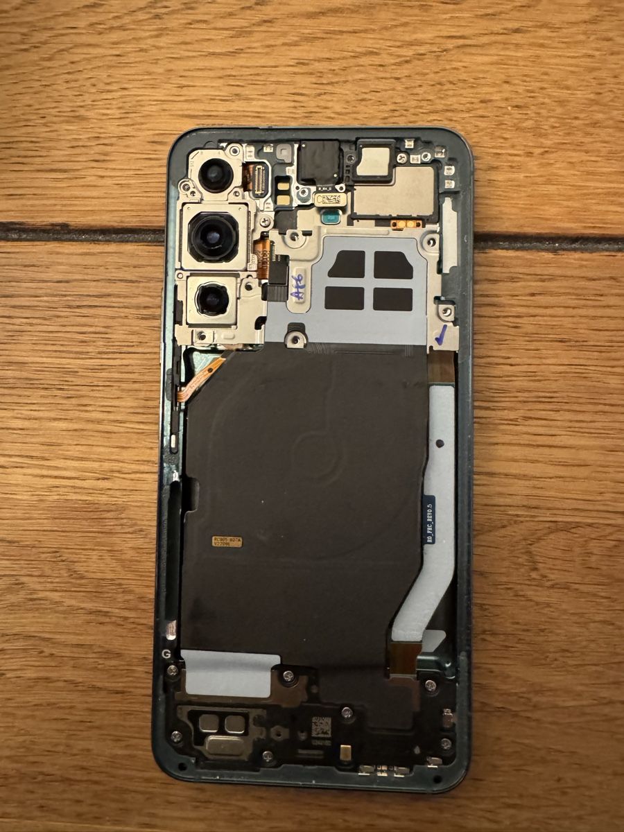 Samsung Telefoni cellulari / Smartphones: Samsung Galaxy S22 Display mit Gehäuse – Usato da Adliswil venduto da Busys 2