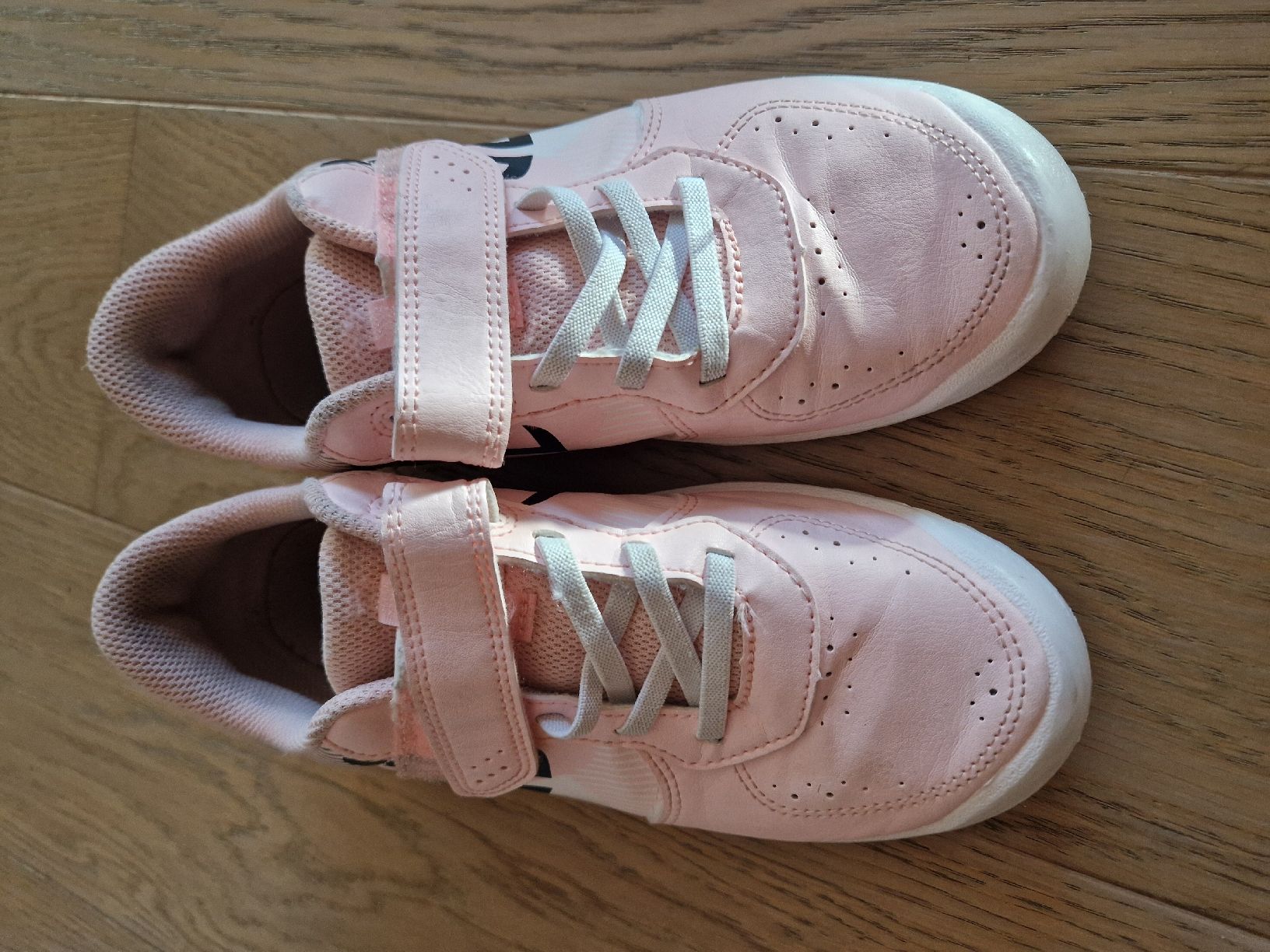 Decathlon Schuhe für Mädchen: Chaussures de sport d'intérieur taille 36 – Gebraucht aus Delémont von bouboute01 1