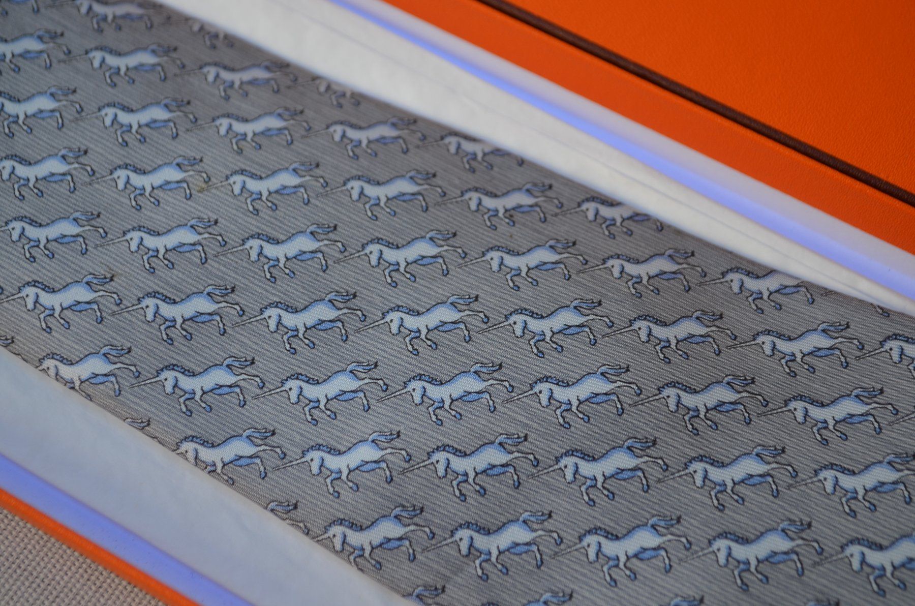 Hermès Cravatte: Krawatte / Cravate Hermès 100% Soie/ Seide – Usato da Collonges venduto da Auganien 2
