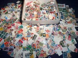 Karton mit Briefmarken Schweiz - Sammlung